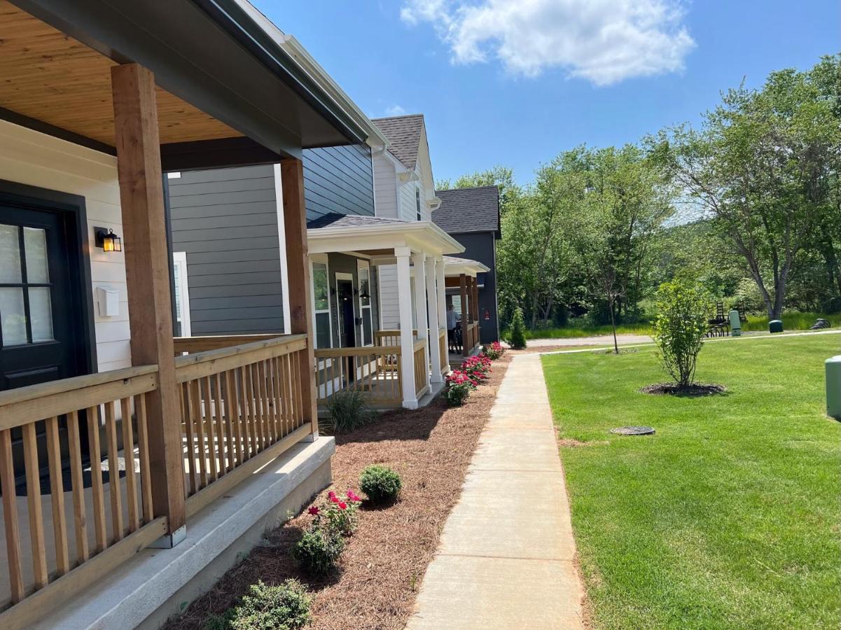 New Centennial Park Luxury Smart Home W Courtyard Fayetteville Εξωτερικό φωτογραφία