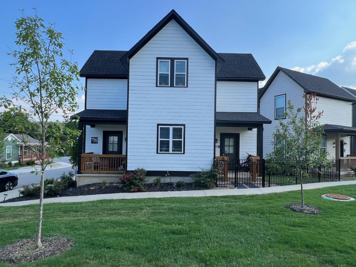 New Centennial Park Luxury Smart Home W Courtyard Fayetteville Εξωτερικό φωτογραφία