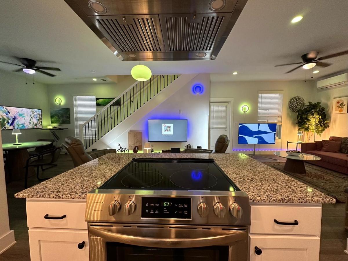 New Centennial Park Luxury Smart Home W Courtyard Fayetteville Εξωτερικό φωτογραφία